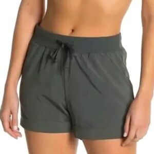 Z by Zella Take A Hike shorts olive/army green
